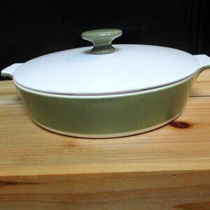Vintage 1960s Corning Ware Avocado Green With White Lid B-8 1/2 B Casserole new